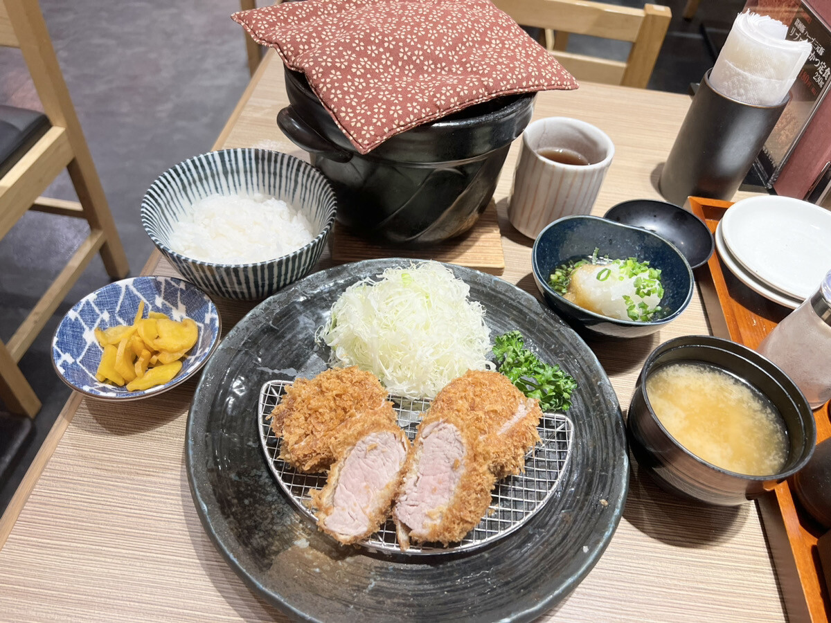土鍋ご飯が美味しい！外国人観光客にも人気のとんかつ屋さん